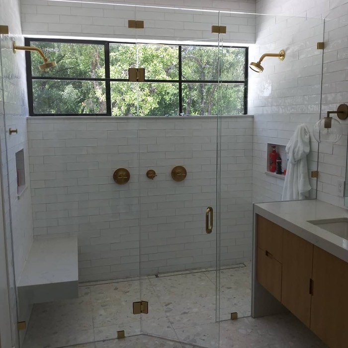 Frameless shower installation 2