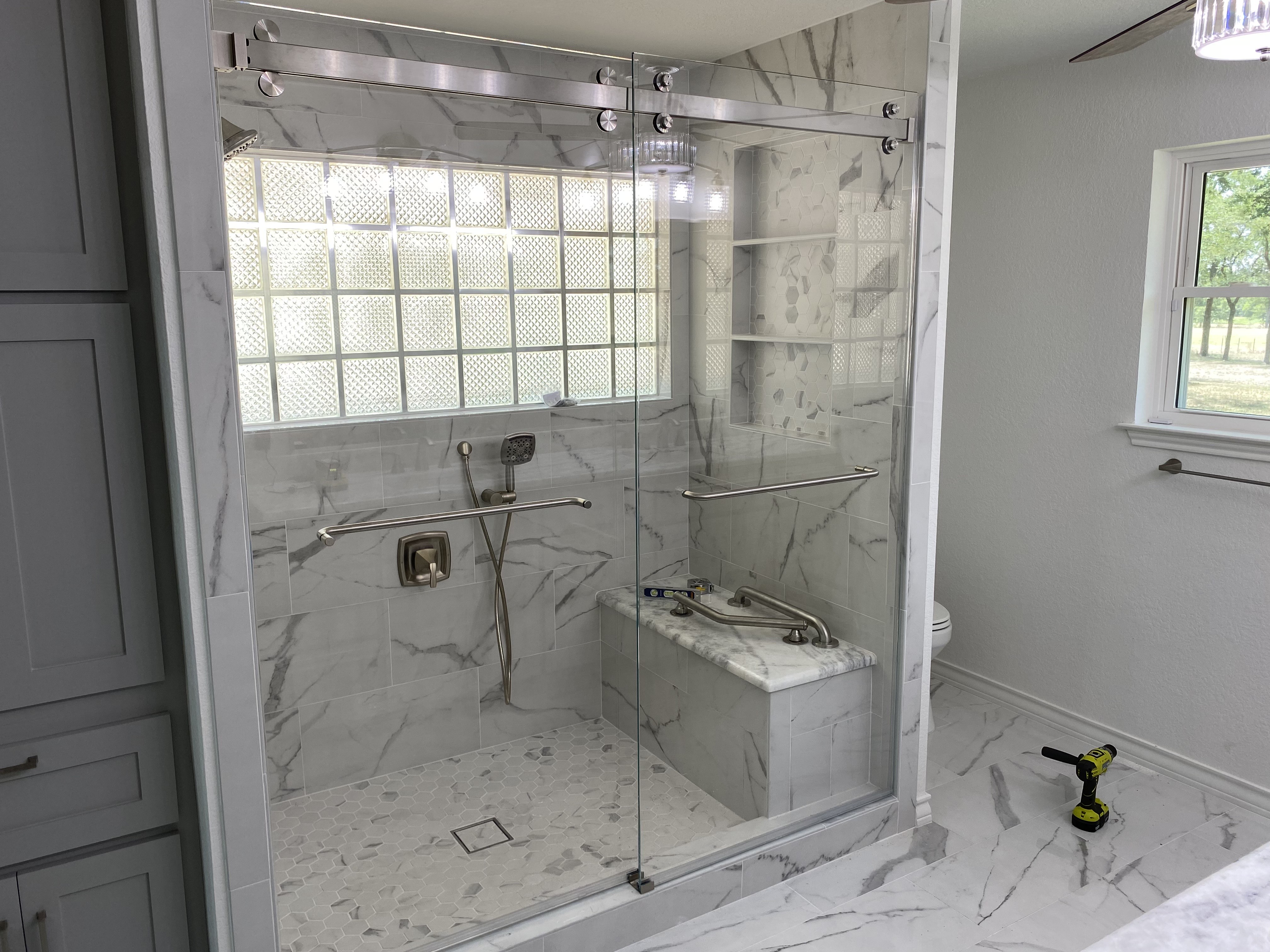 Frameless shower installation 5